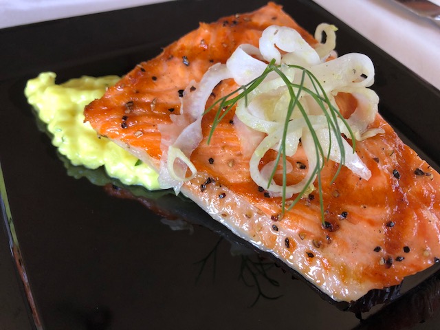 Grilled salmon fillet with fennel and dill